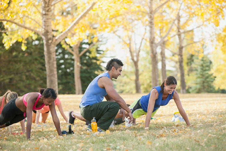 2-exercising-outdoors-in-a-group-setting